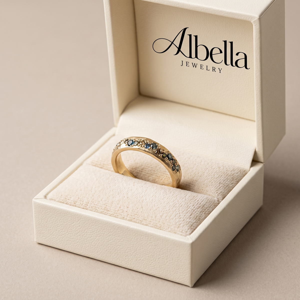 Vintage Gold Bunter Ring in Albella Jewelry gift box