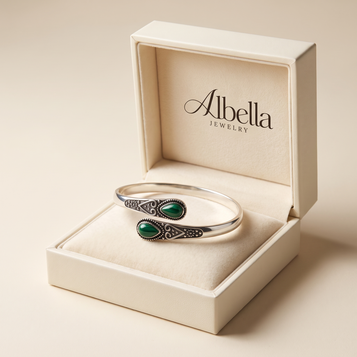 Vintage Emerald Bangle Bracelet – Silver in Albella Jewelry gift box