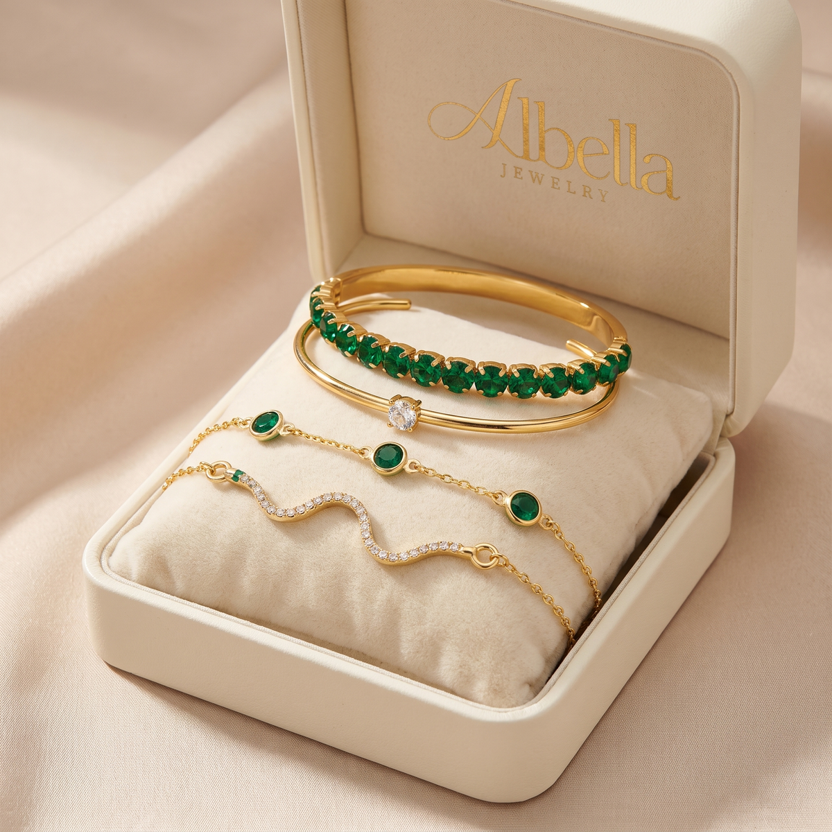 Emerald Bracelet Set – Gold in Albella Jewelry gift box