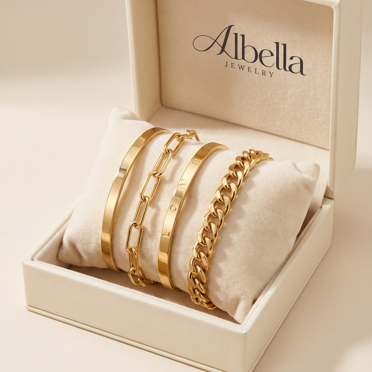 Elan Gold Bracelet Set in Albella Jewelry gift box