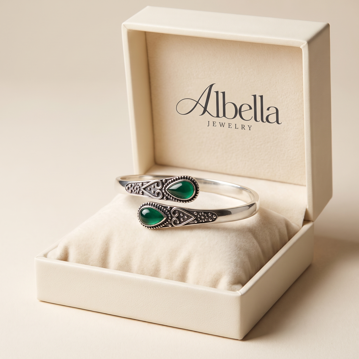 Esmeralda Devereux Bracelet in Albella Jewelry gift box