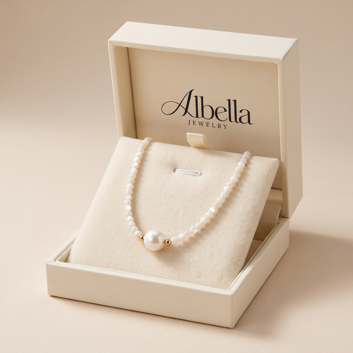 Chic Pearl Necklace in Albella Jewelry gift box