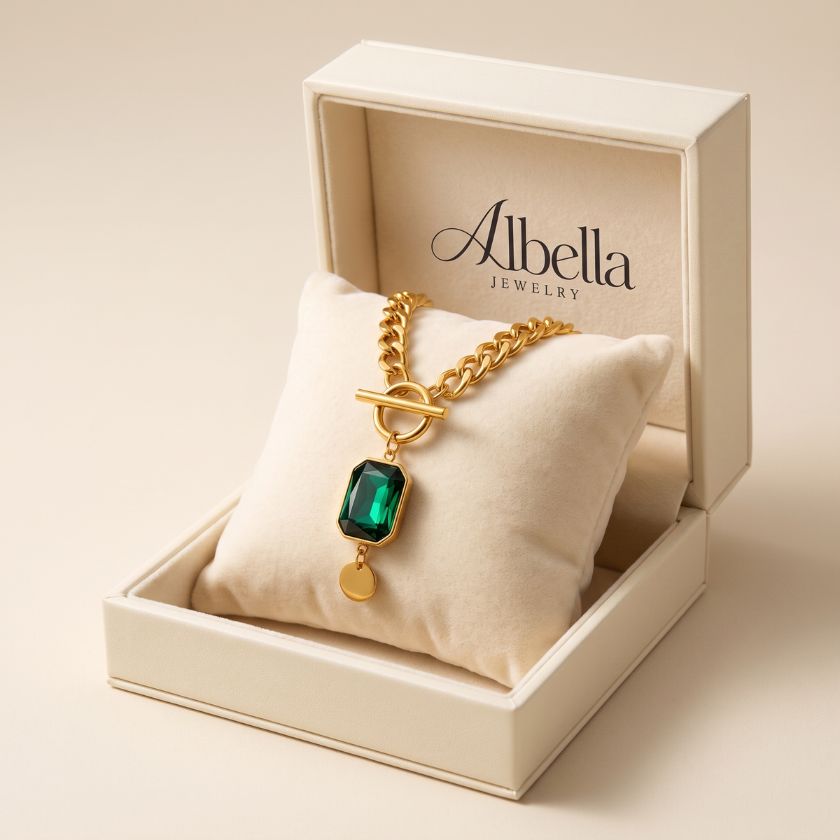 Elegant Emerald Chain Necklace in Albella Jewelry gift box