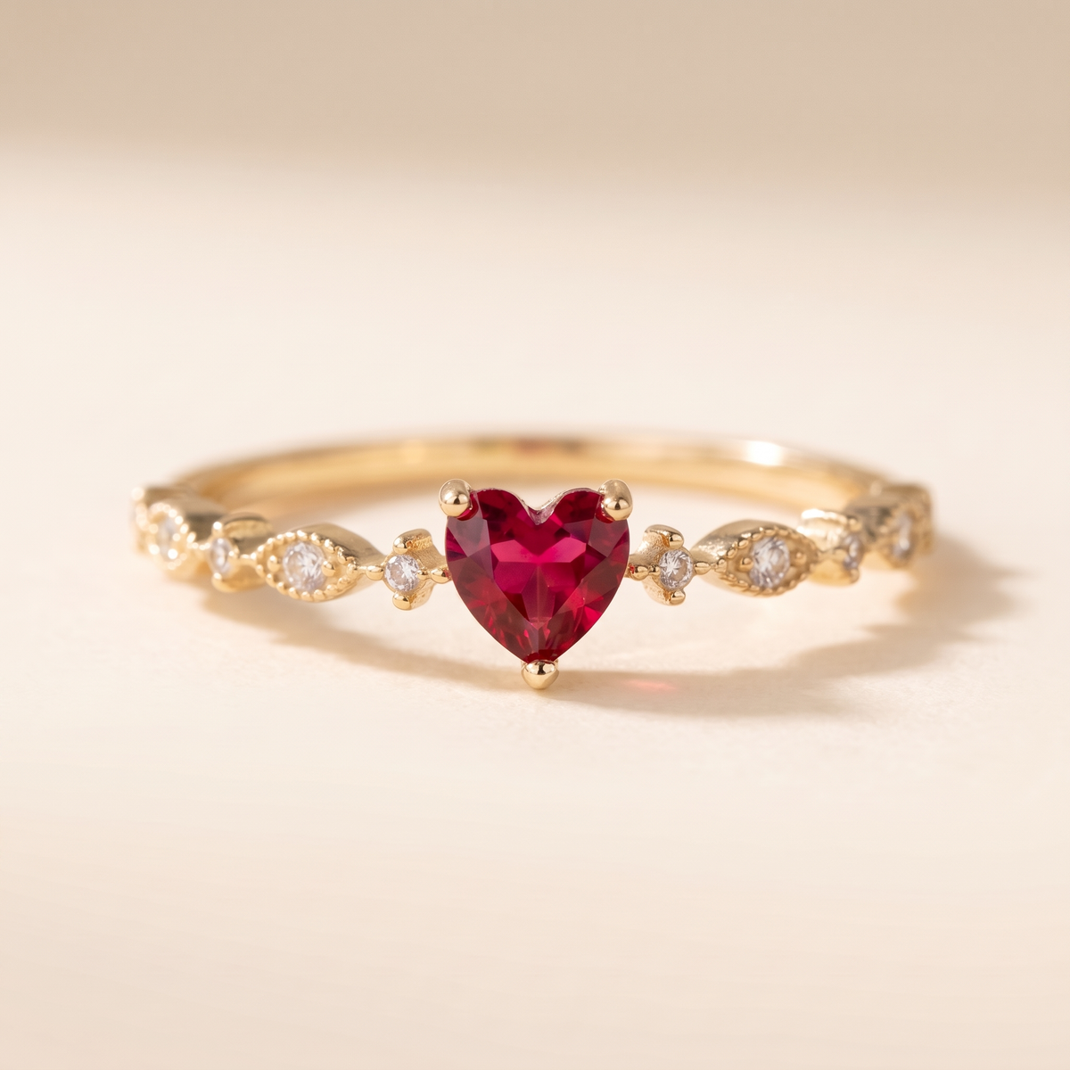 Ruby Heart Ring – Gold – gold