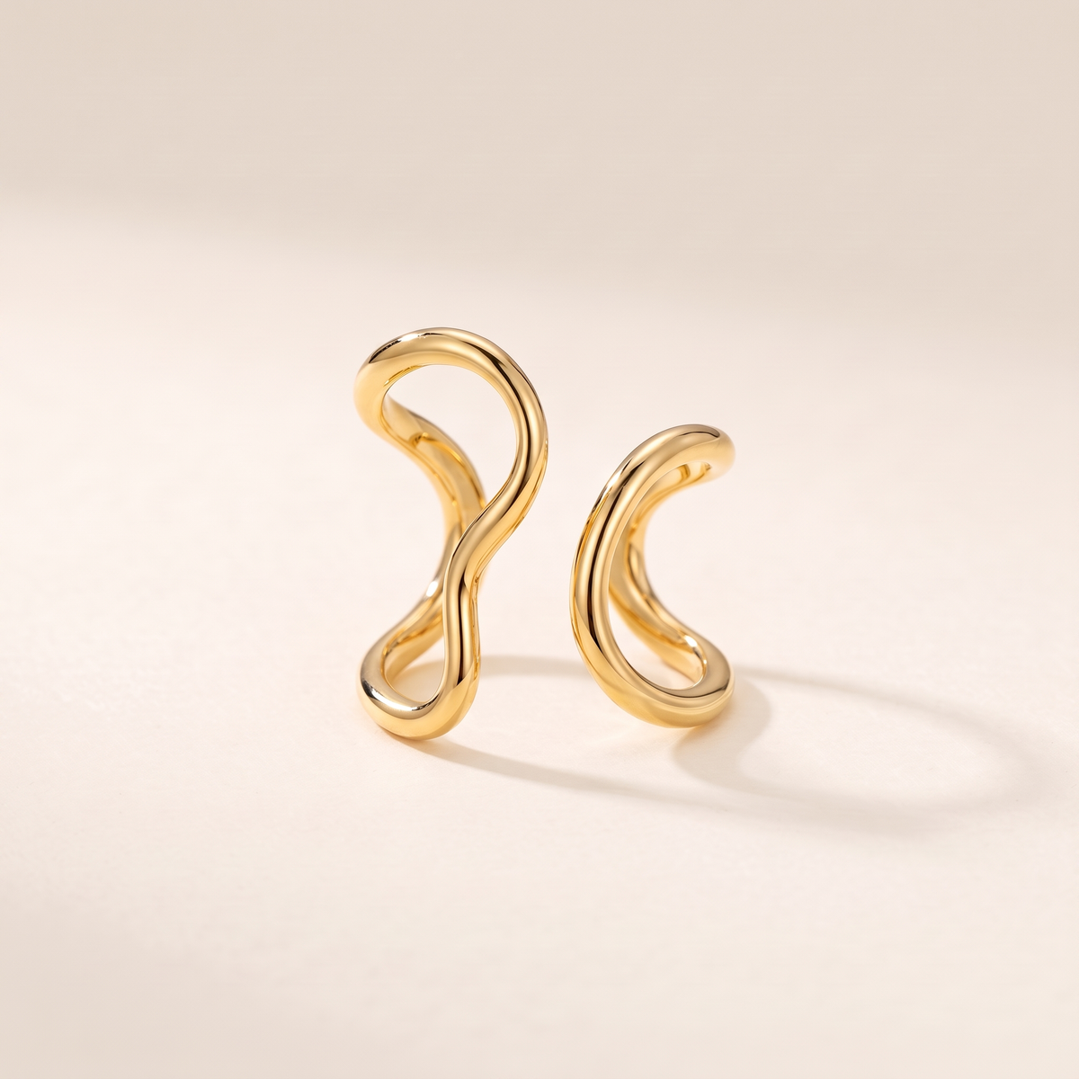 Chic Asymmetric Wave Ring – gold