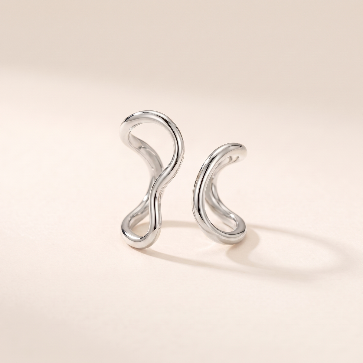 Chic Asymmetric Wave Ring – silver