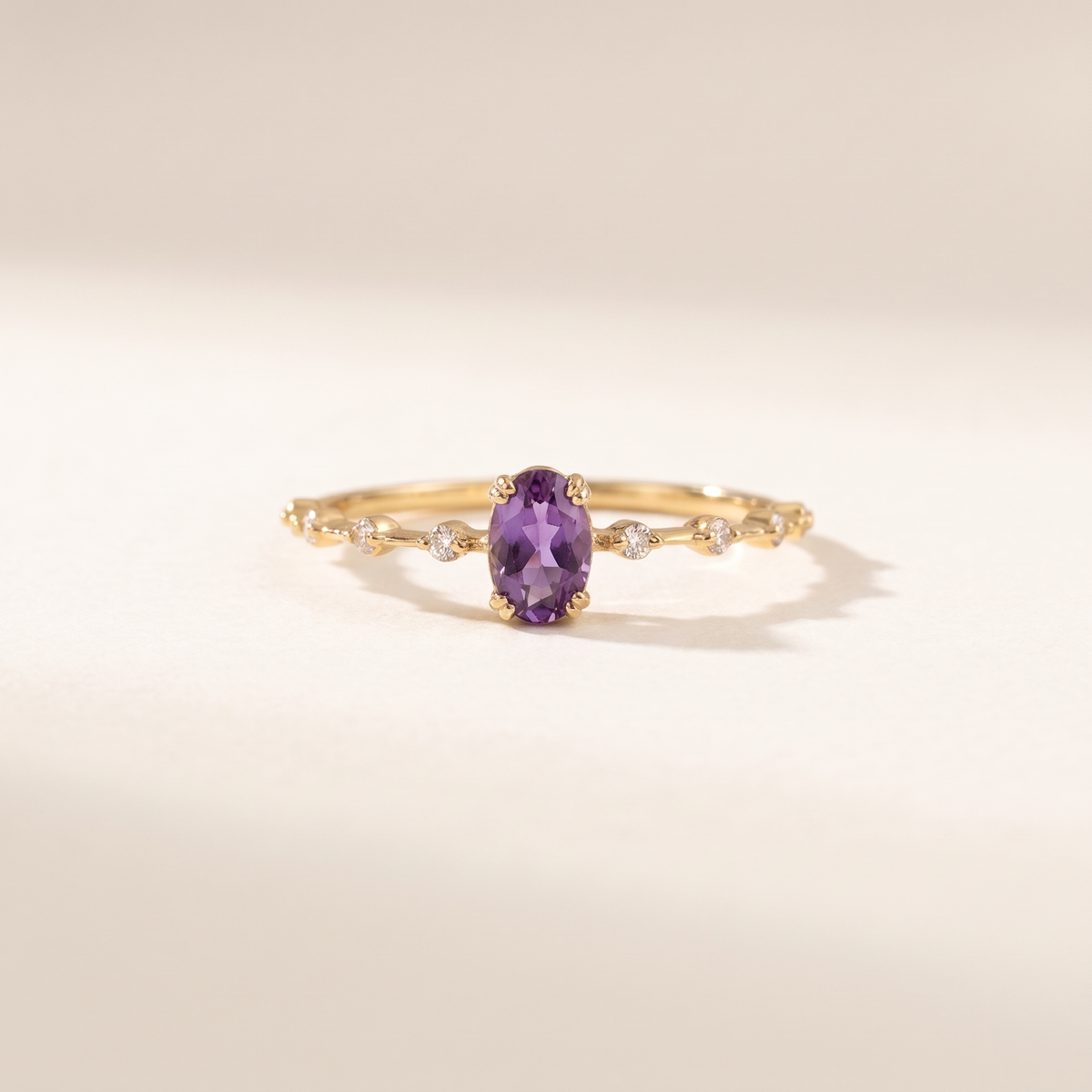 Oval Amethyst Stacking Ring – gold