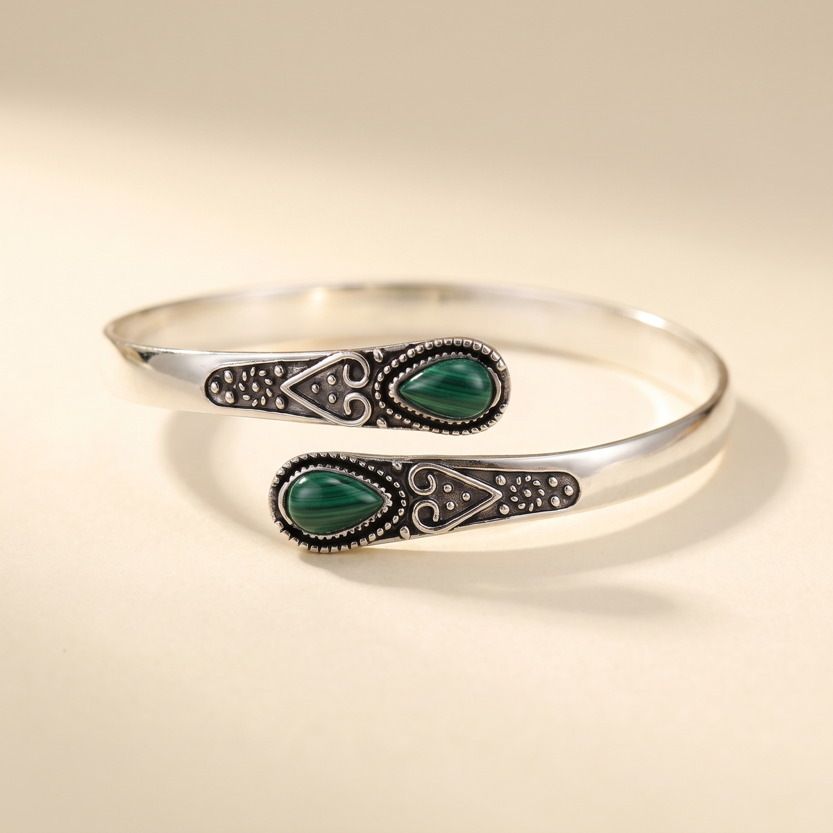 Vintage Emerald Bangle Bracelet – Silver – Albella Jewelry