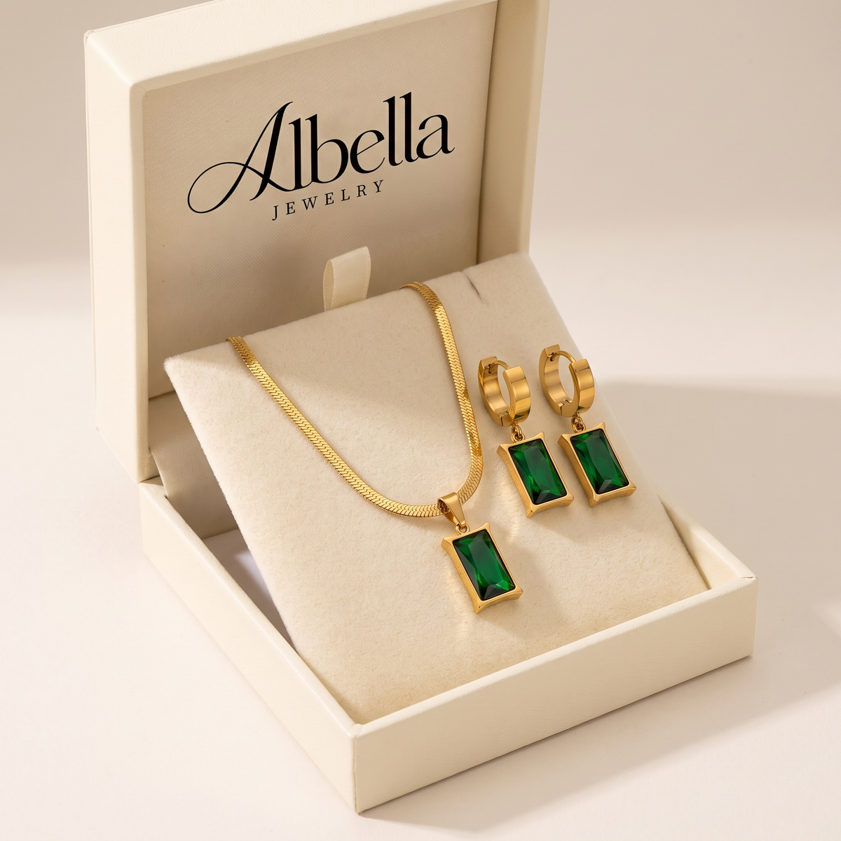 Iselotte Verdain Jewelry Set in Albella Jewelry gift box