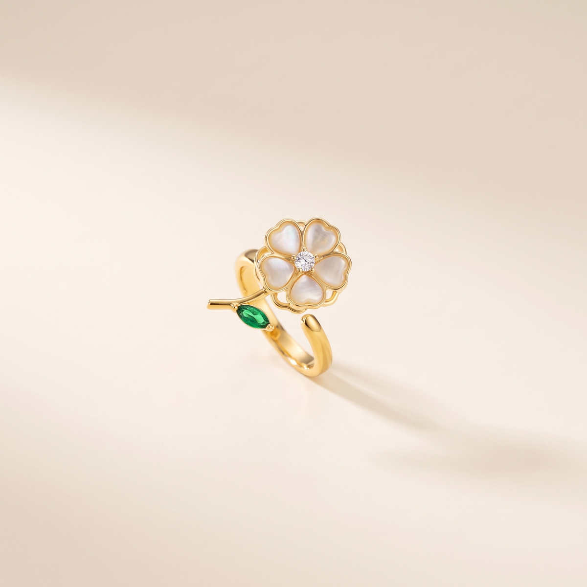 Emerald Flower and Leaf Spinner Ring – Albella Jewelry