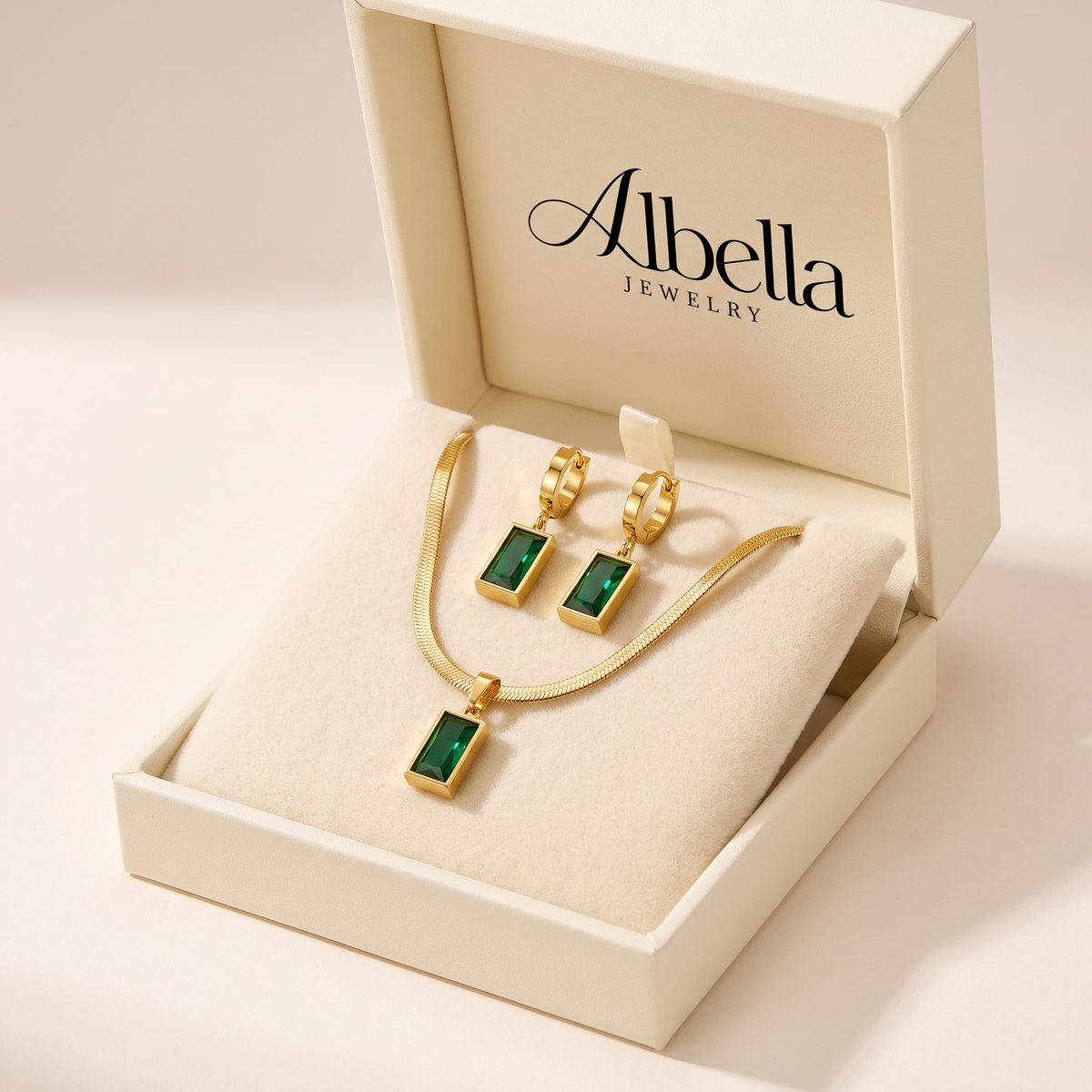 Iselotte Verdain Jewelry Set in Albella Jewelry gift box