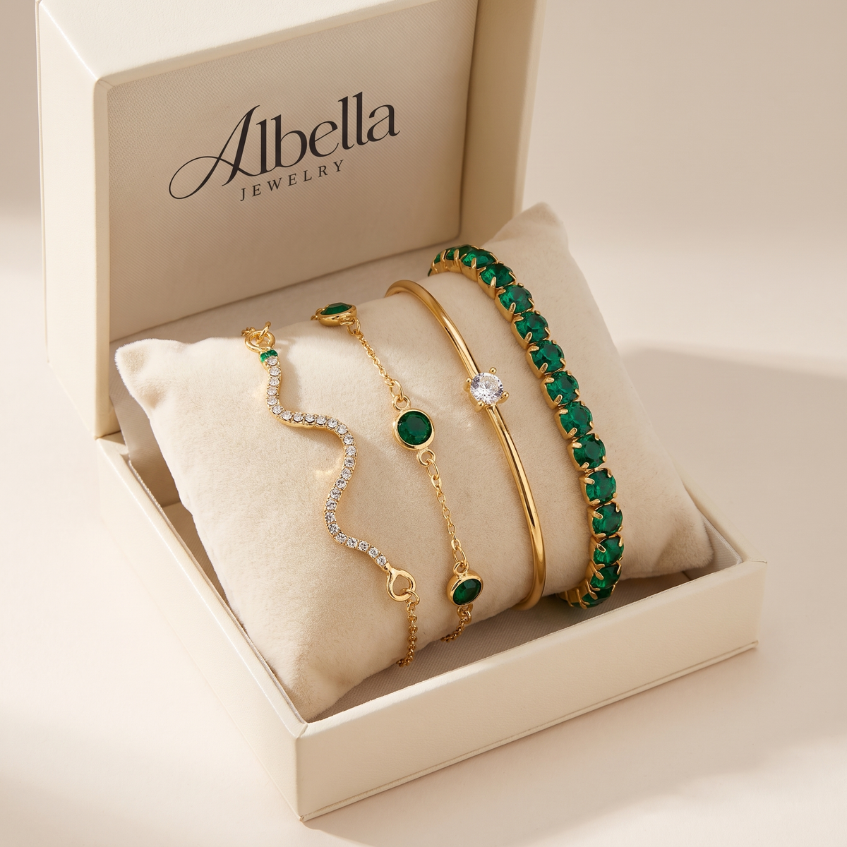Sorina Feldwyn Bracelet Set in Albella Jewelry gift box