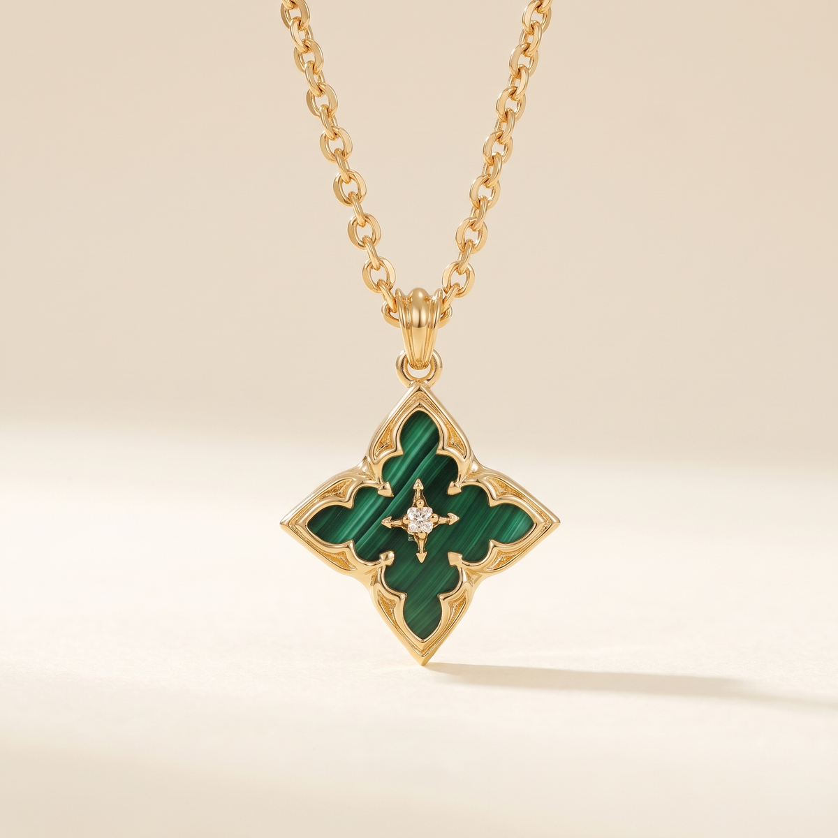 Emerald Clover Pendant Necklace – Albella Jewelry