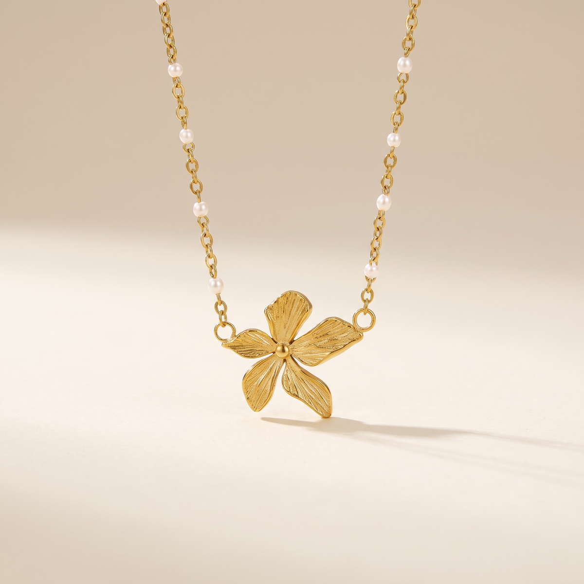 Elegant Necklace with Gold Flower – Albella Jewelry