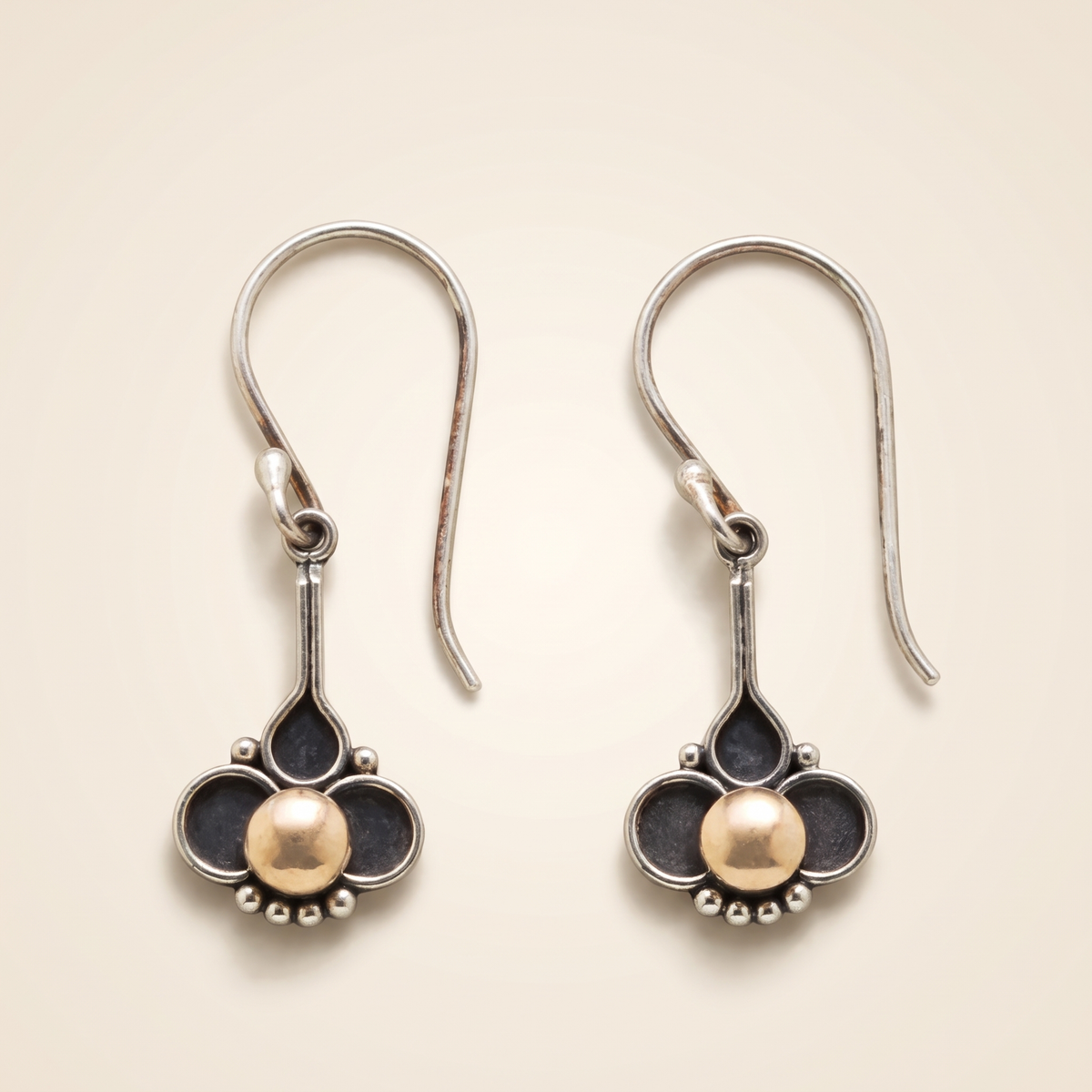 Elegant Silver Clover Earrings with Pearls – Albella Jewelry