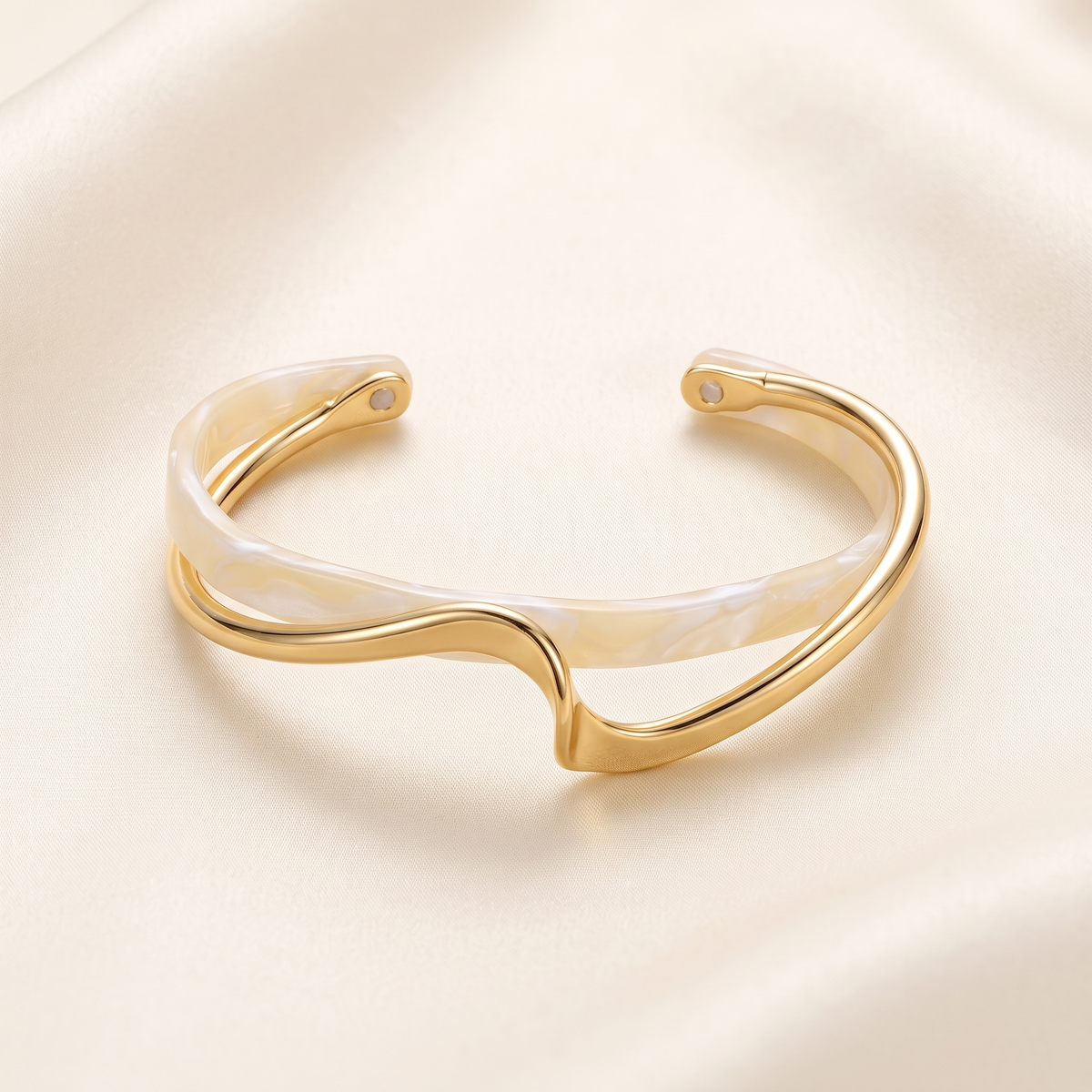 Elegant Gold Bracelet with White Opal – Albella Jewelry