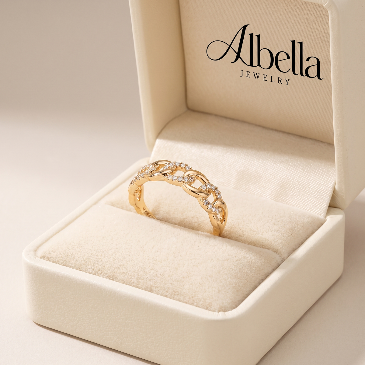 Chic Gold Chain-Link Ring in Albella Jewelry gift box