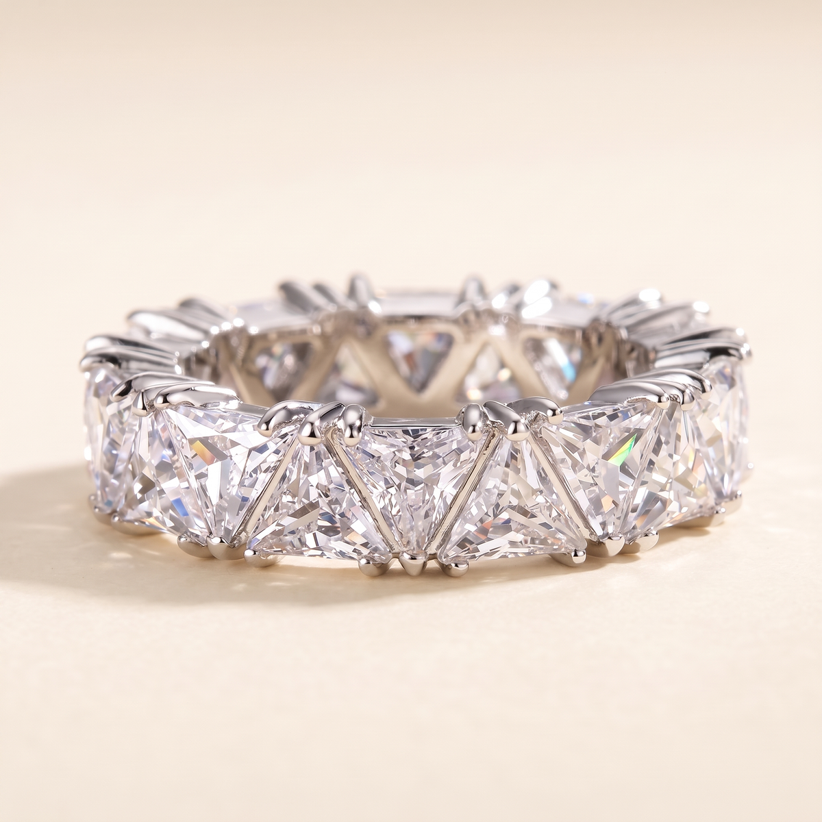 Vintage Triangle Stone Ring – white gold