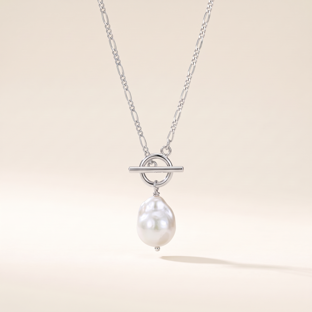 Elegant Gold-Tone Necklace with Pearls – silver