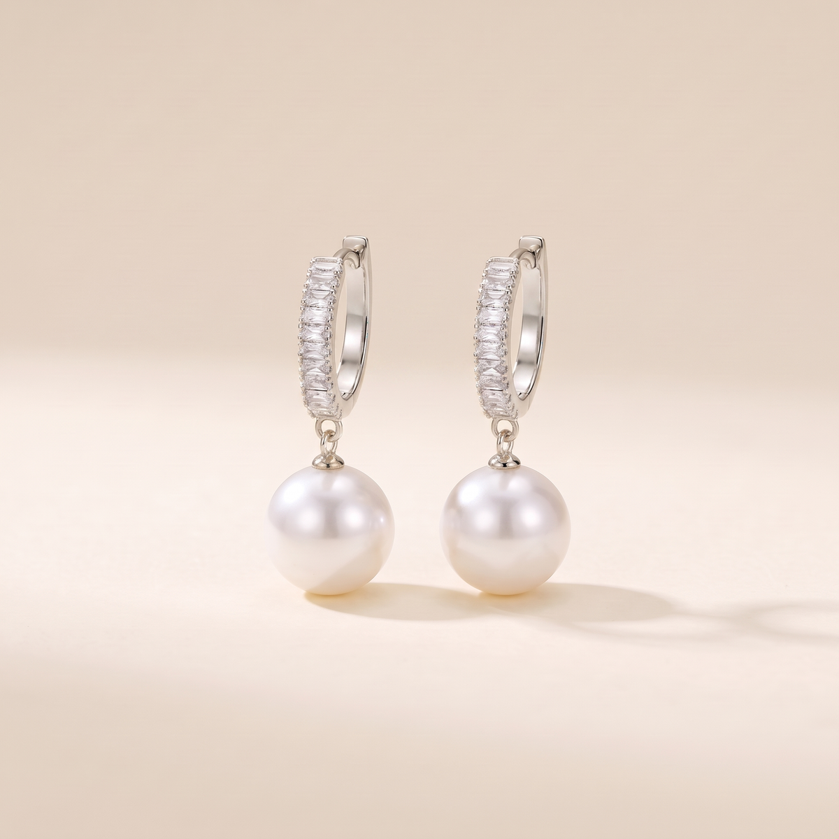 Chic Earrings with Pearls and Zircon – white