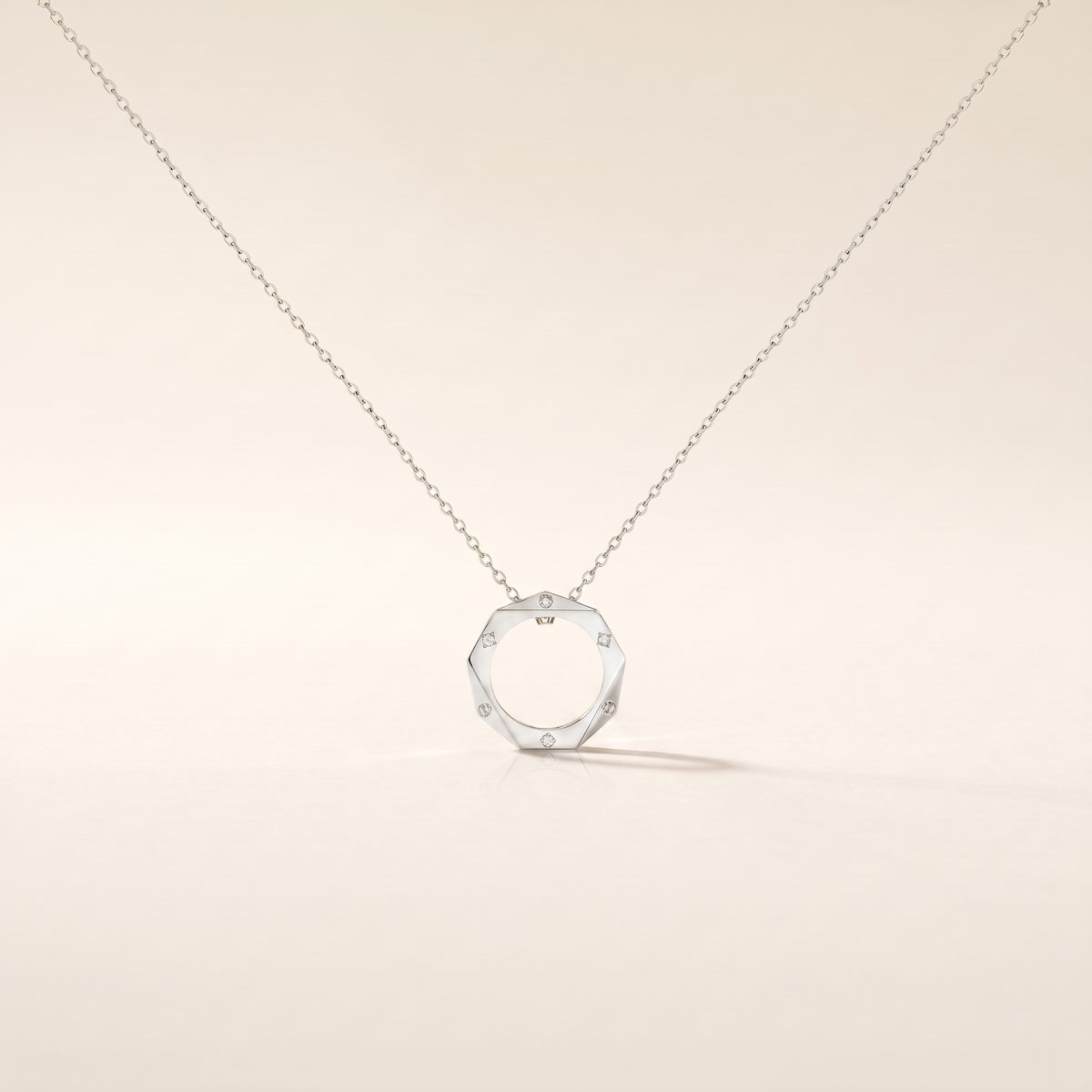 Geometric Diamond Circle Necklace – silver
